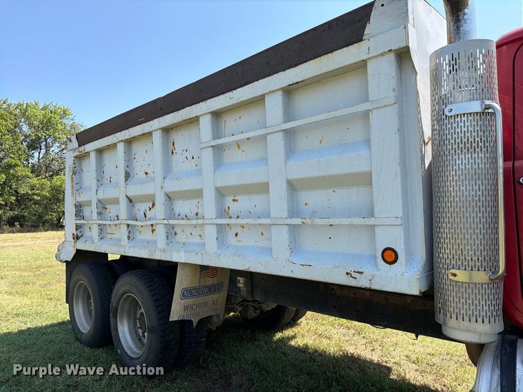 image for item MZ9831 1996 Mack RD688S dump truck