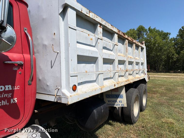 image for item MZ9831 1996 Mack RD688S dump truck