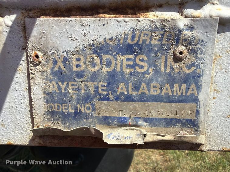 image for item MZ9831 1996 Mack RD688S dump truck