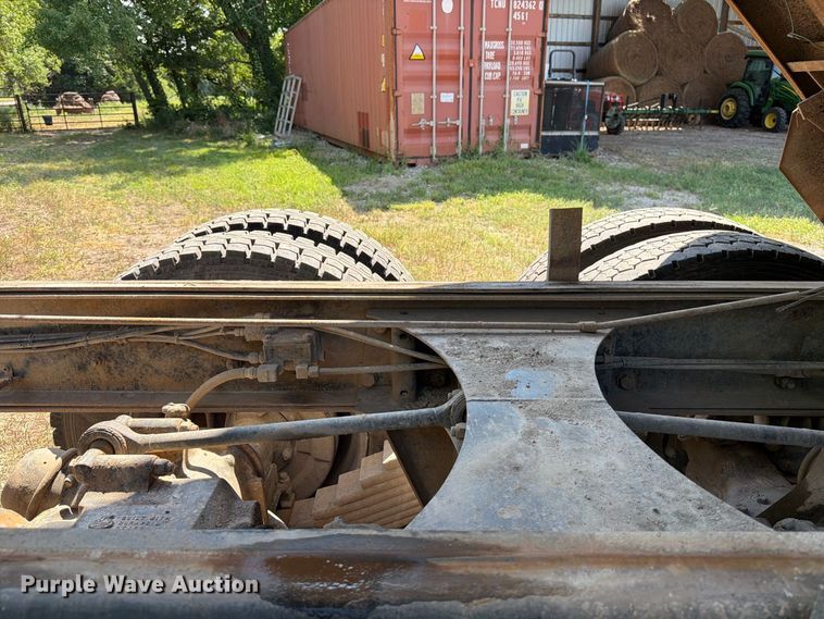 image for item MZ9831 1996 Mack RD688S dump truck
