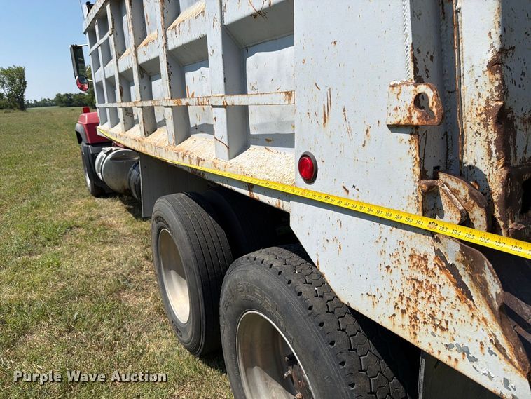 image for item MZ9831 1996 Mack RD688S dump truck