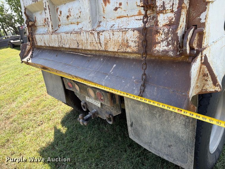 image for item MZ9831 1996 Mack RD688S dump truck