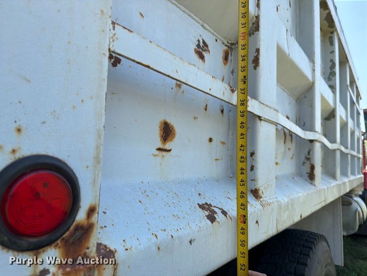 image for item MZ9831 1996 Mack RD688S dump truck