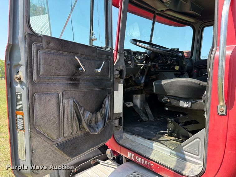 image for item MZ9831 1996 Mack RD688S dump truck