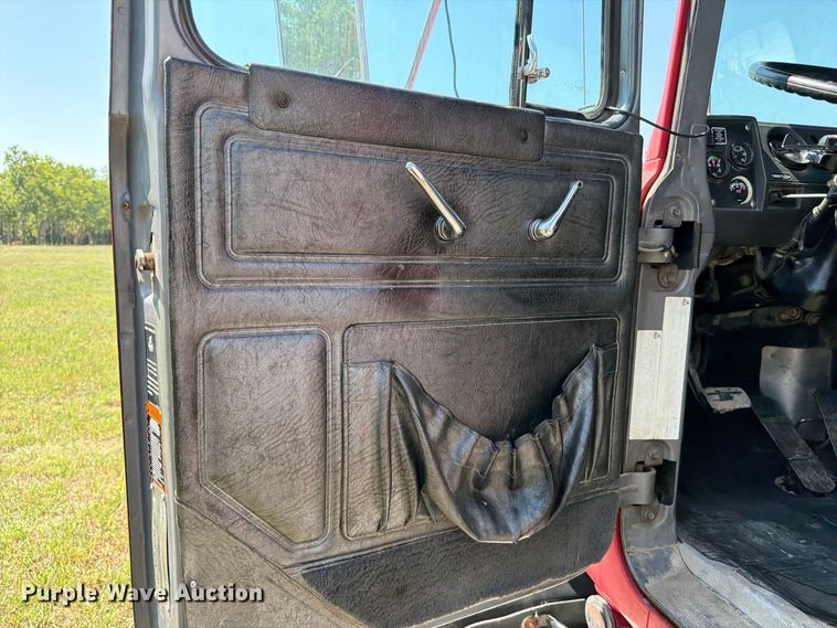 image for item MZ9831 1996 Mack RD688S dump truck