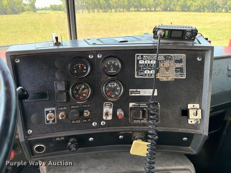 image for item MZ9831 1996 Mack RD688S dump truck