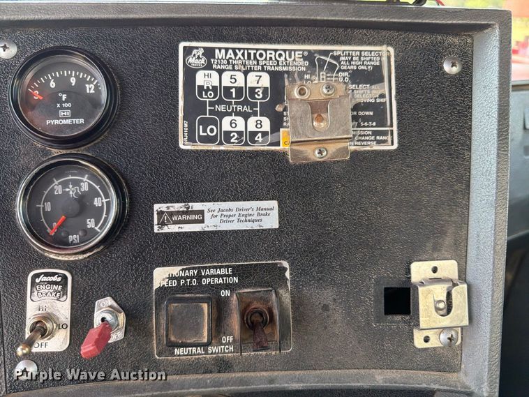 image for item MZ9831 1996 Mack RD688S dump truck