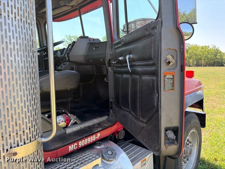 image for item MZ9831 1996 Mack RD688S dump truck