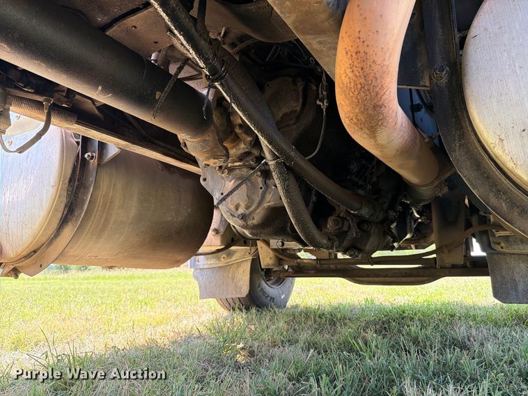 image for item MZ9831 1996 Mack RD688S dump truck