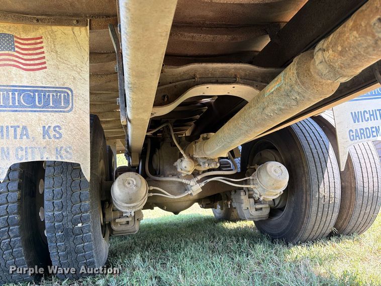 image for item MZ9831 1996 Mack RD688S dump truck