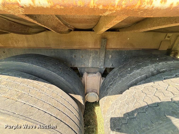 image for item MZ9831 1996 Mack RD688S dump truck