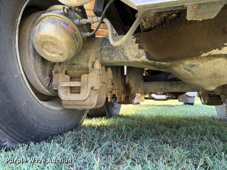 image for item MZ9831 1996 Mack RD688S dump truck