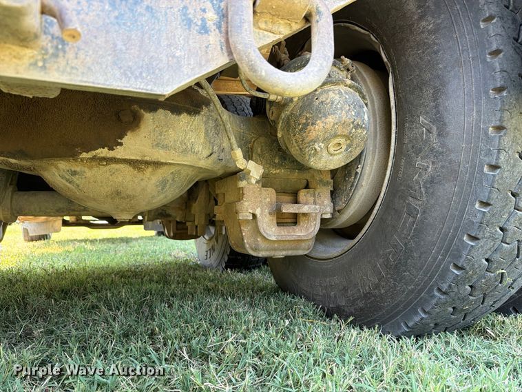 image for item MZ9831 1996 Mack RD688S dump truck