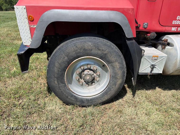 image for item MZ9831 1996 Mack RD688S dump truck