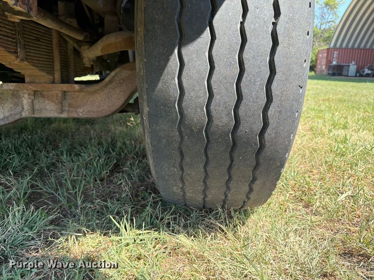 image for item MZ9831 1996 Mack RD688S dump truck