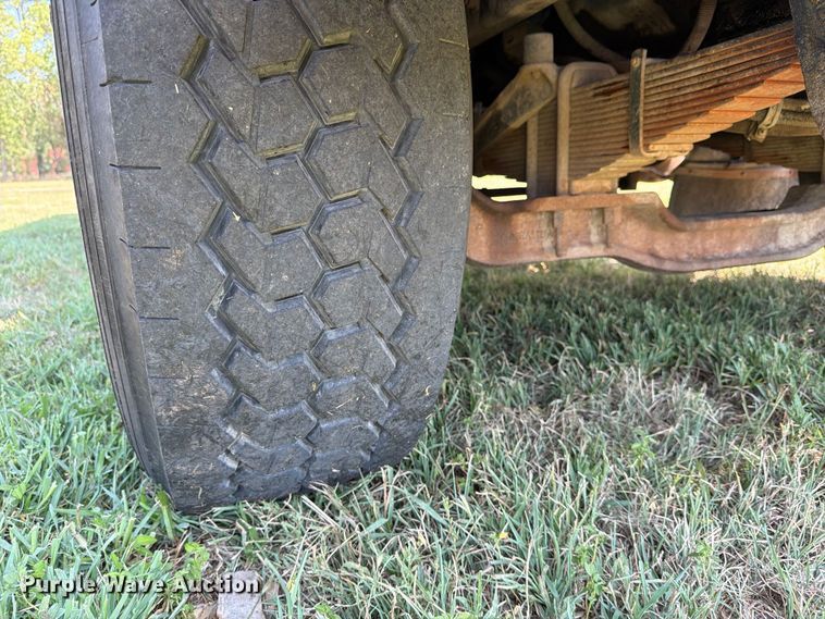 image for item MZ9831 1996 Mack RD688S dump truck