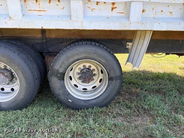image for item MZ9831 1996 Mack RD688S dump truck