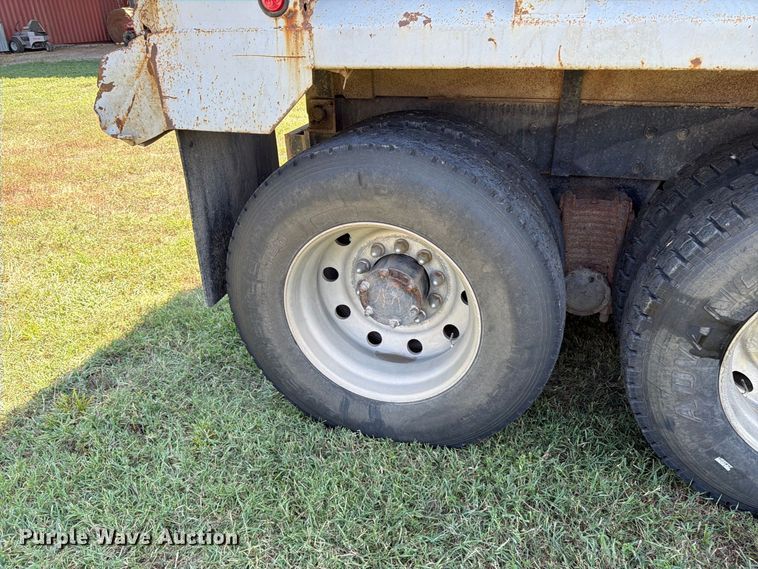image for item MZ9831 1996 Mack RD688S dump truck