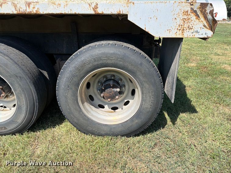 image for item MZ9831 1996 Mack RD688S dump truck