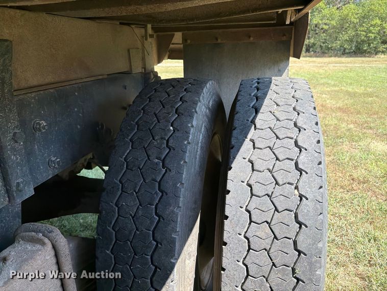 image for item MZ9831 1996 Mack RD688S dump truck