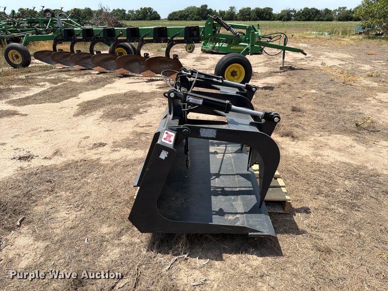 image for item MZ9892 Stout HD72-FB skid steer grapple bucket