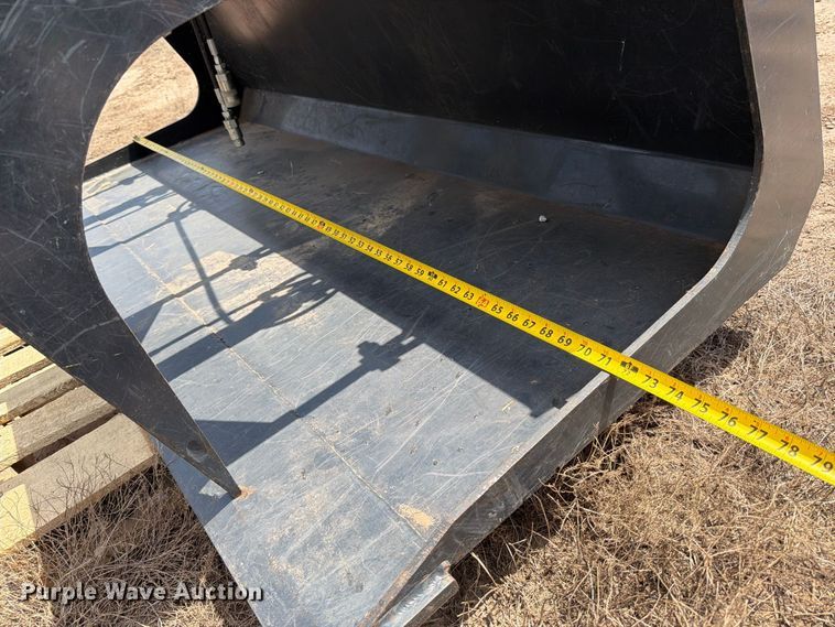image for item MZ9892 Stout HD72-FB skid steer grapple bucket