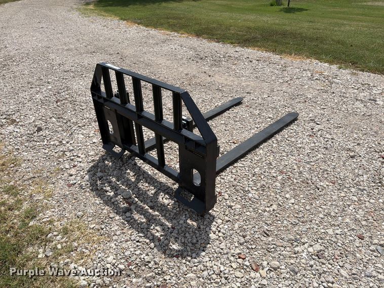 image for item MZ9924 Skid steer forks