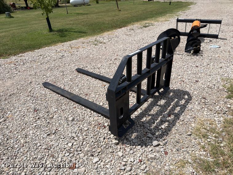 image for item MZ9924 Skid steer forks