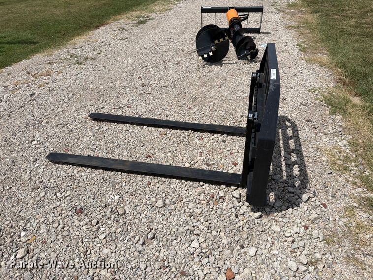 image for item MZ9924 Skid steer forks