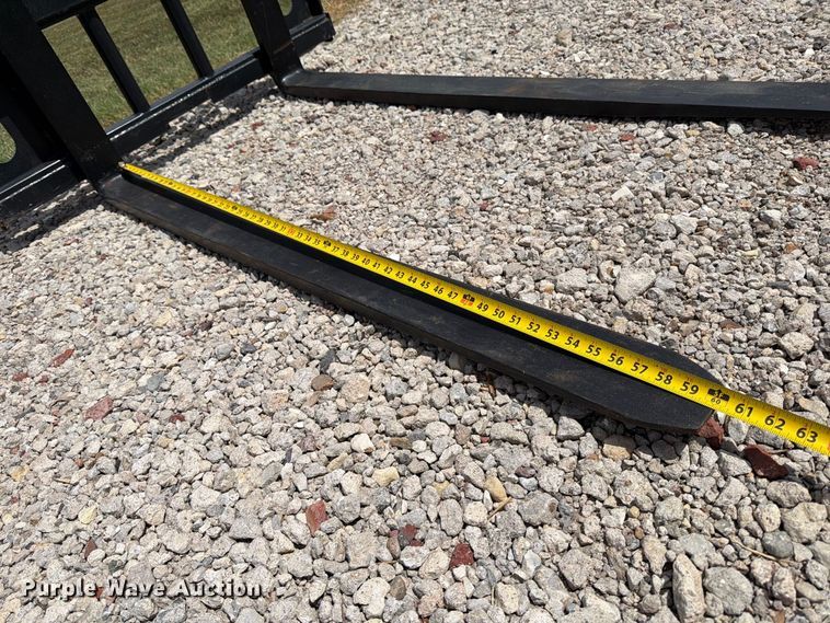image for item MZ9924 Skid steer forks