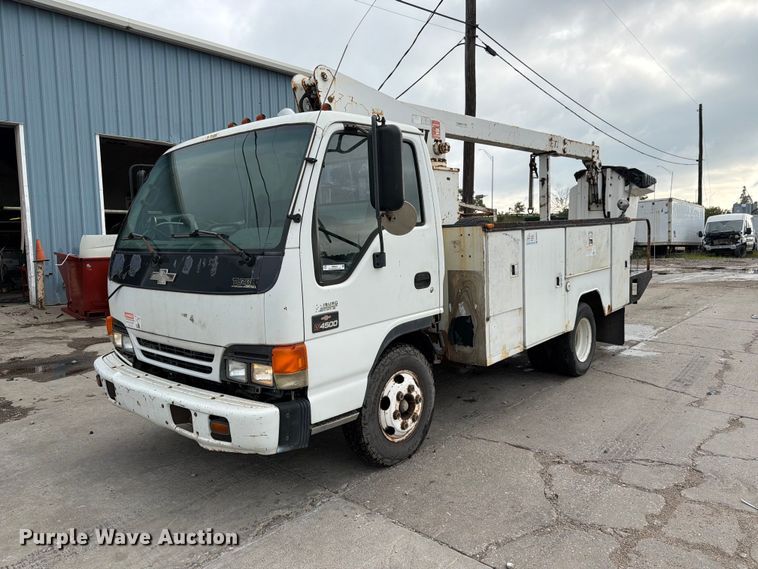 2002 Chevrolet W4500 bucket truck