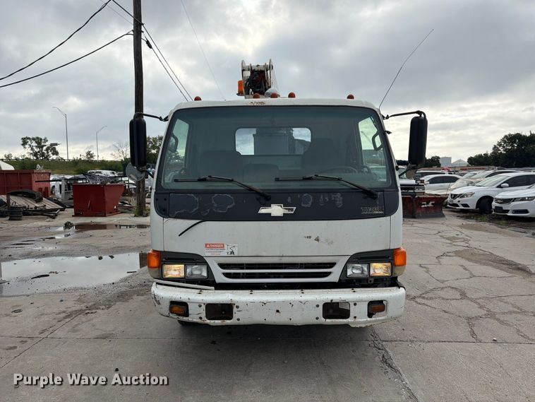 image for item NM9824 2002 Chevrolet W4500 bucket truck