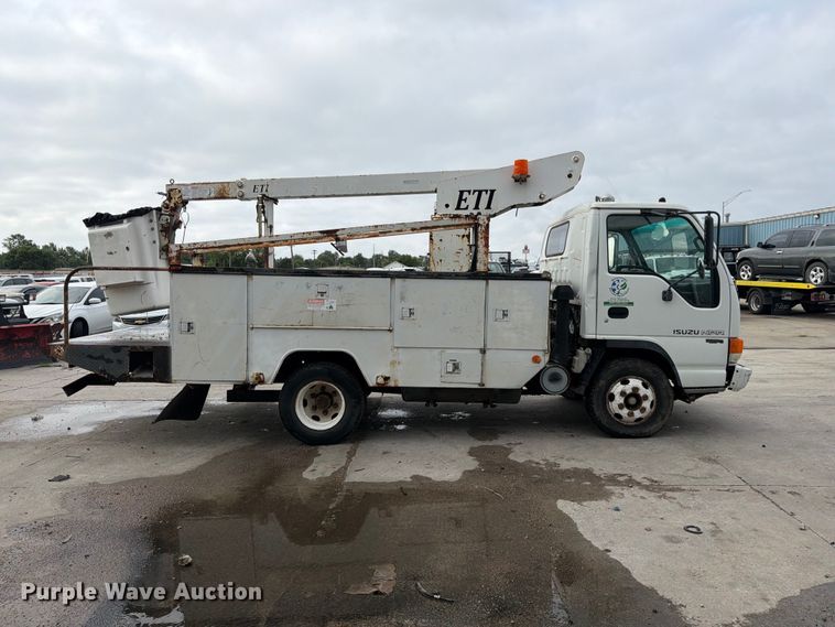 image for item NM9824 2002 Chevrolet W4500 bucket truck