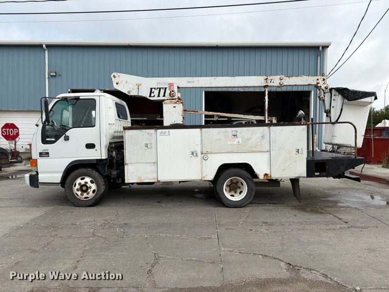 image for item NM9824 2002 Chevrolet W4500 bucket truck