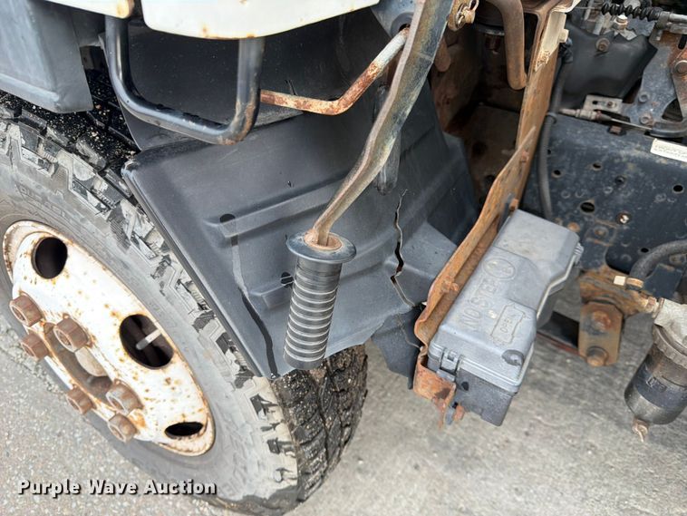image for item NM9824 2002 Chevrolet W4500 bucket truck