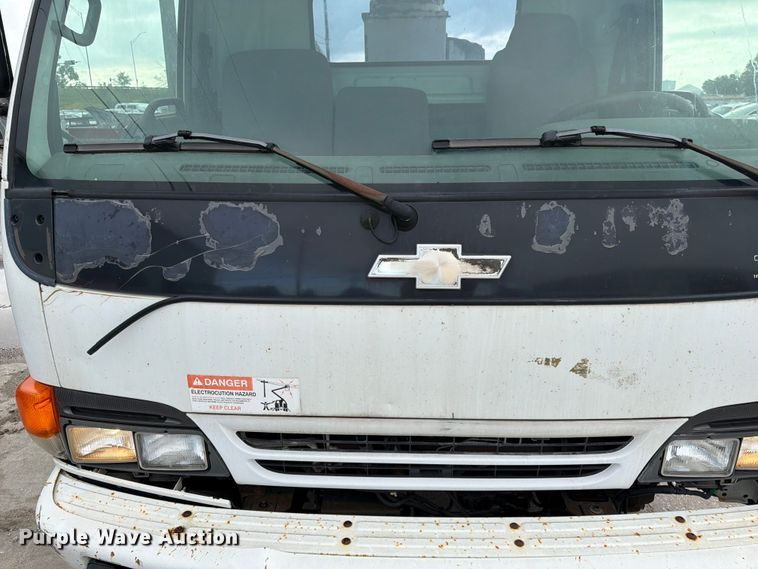 image for item NM9824 2002 Chevrolet W4500 bucket truck