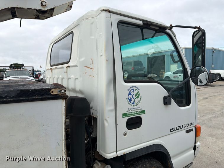 image for item NM9824 2002 Chevrolet W4500 bucket truck