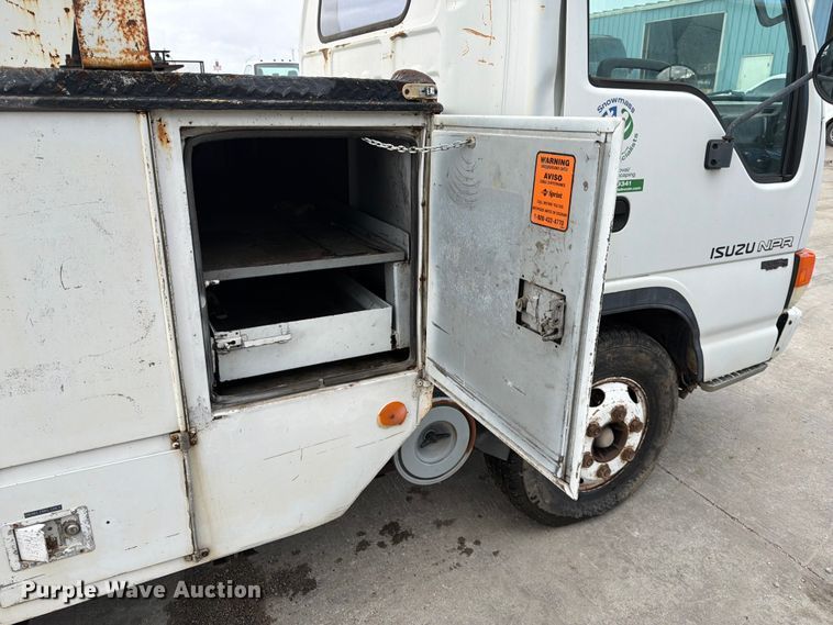 image for item NM9824 2002 Chevrolet W4500 bucket truck
