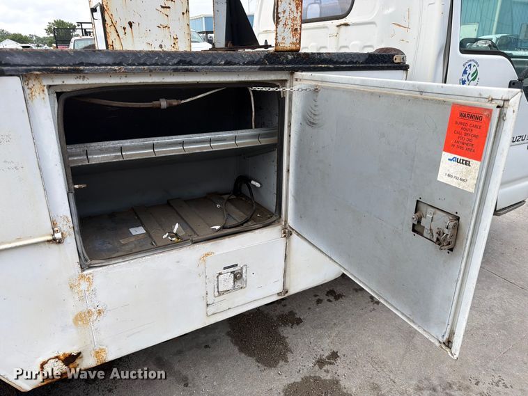 image for item NM9824 2002 Chevrolet W4500 bucket truck