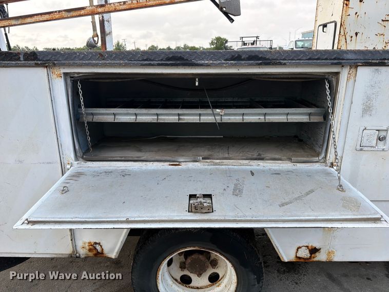 image for item NM9824 2002 Chevrolet W4500 bucket truck