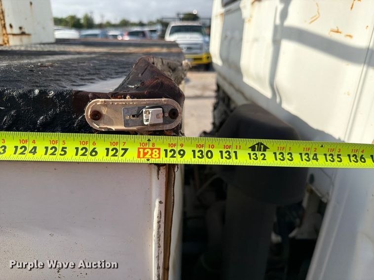 image for item NM9824 2002 Chevrolet W4500 bucket truck