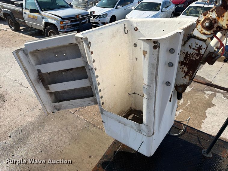 image for item NM9824 2002 Chevrolet W4500 bucket truck