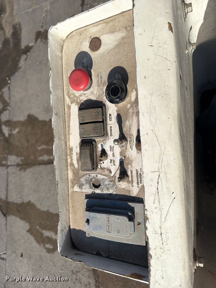 image for item NM9824 2002 Chevrolet W4500 bucket truck