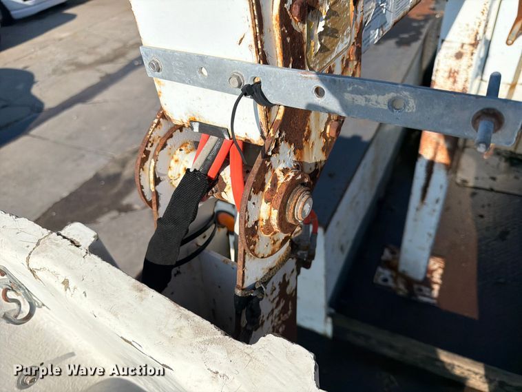 image for item NM9824 2002 Chevrolet W4500 bucket truck