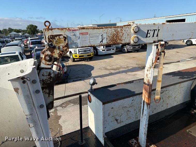 image for item NM9824 2002 Chevrolet W4500 bucket truck