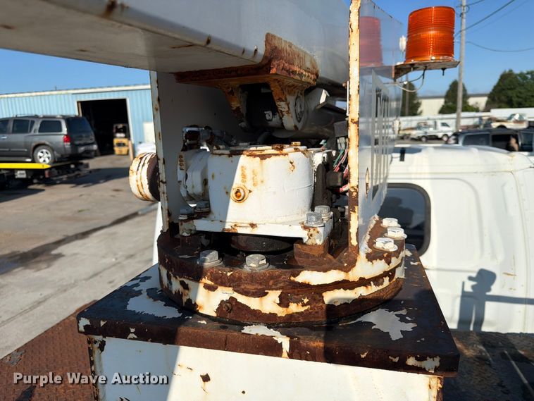 image for item NM9824 2002 Chevrolet W4500 bucket truck