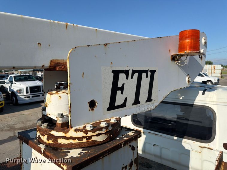 image for item NM9824 2002 Chevrolet W4500 bucket truck