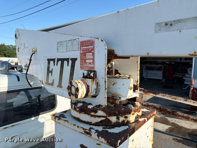 image for item NM9824 2002 Chevrolet W4500 bucket truck