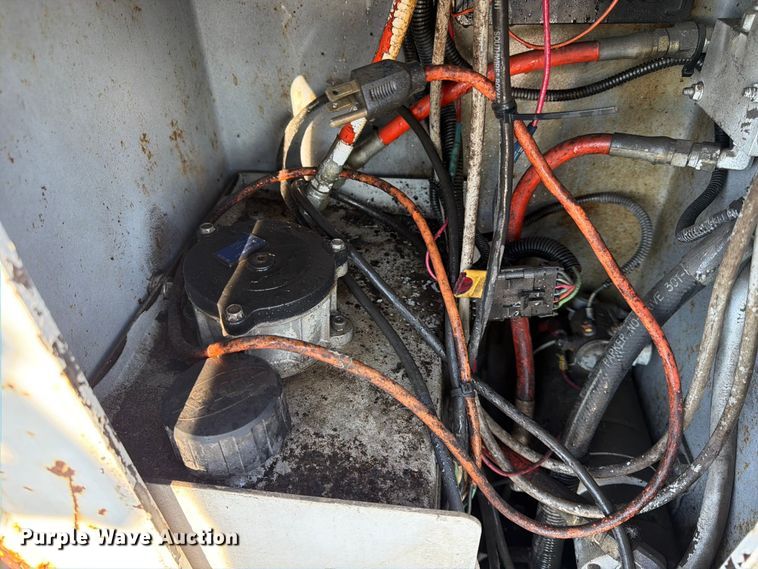 image for item NM9824 2002 Chevrolet W4500 bucket truck