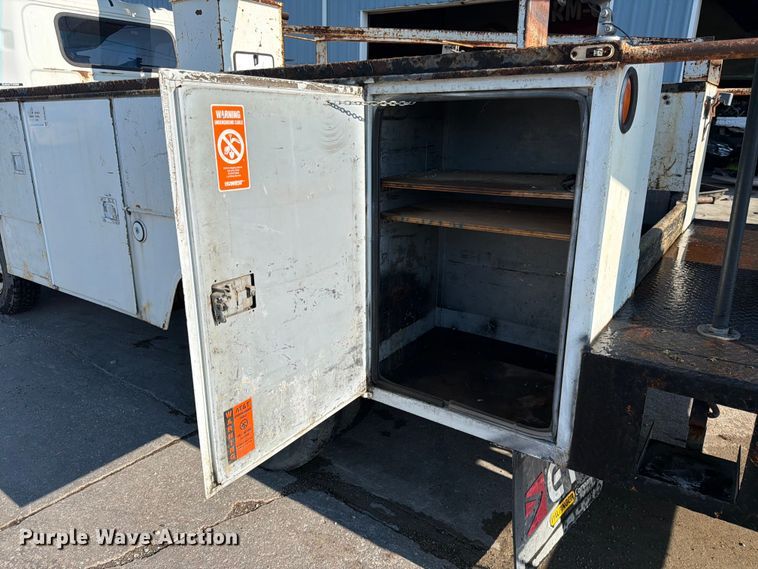 image for item NM9824 2002 Chevrolet W4500 bucket truck